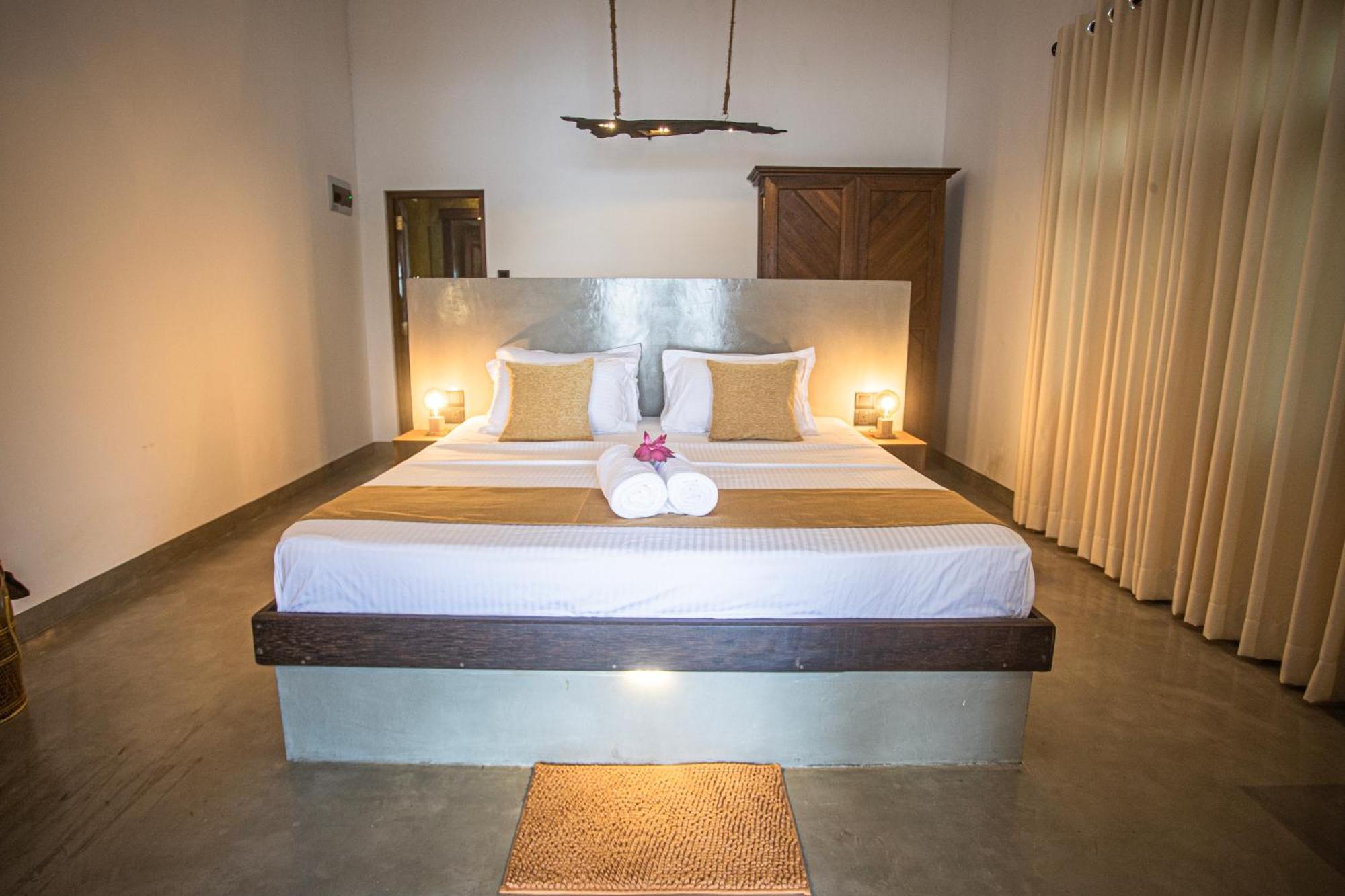 Aki Luna Lagoon Resort Hikkaduwa Esterno foto