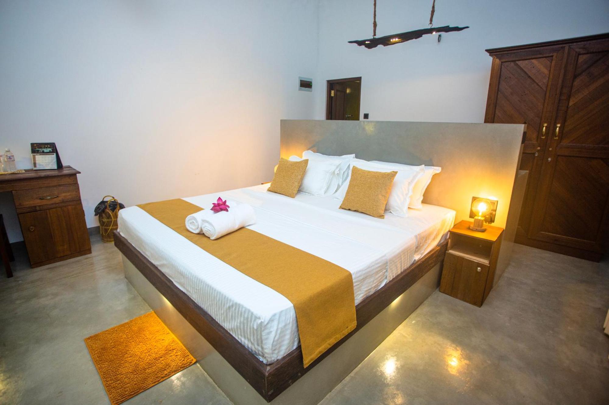 Aki Luna Lagoon Resort Hikkaduwa Esterno foto