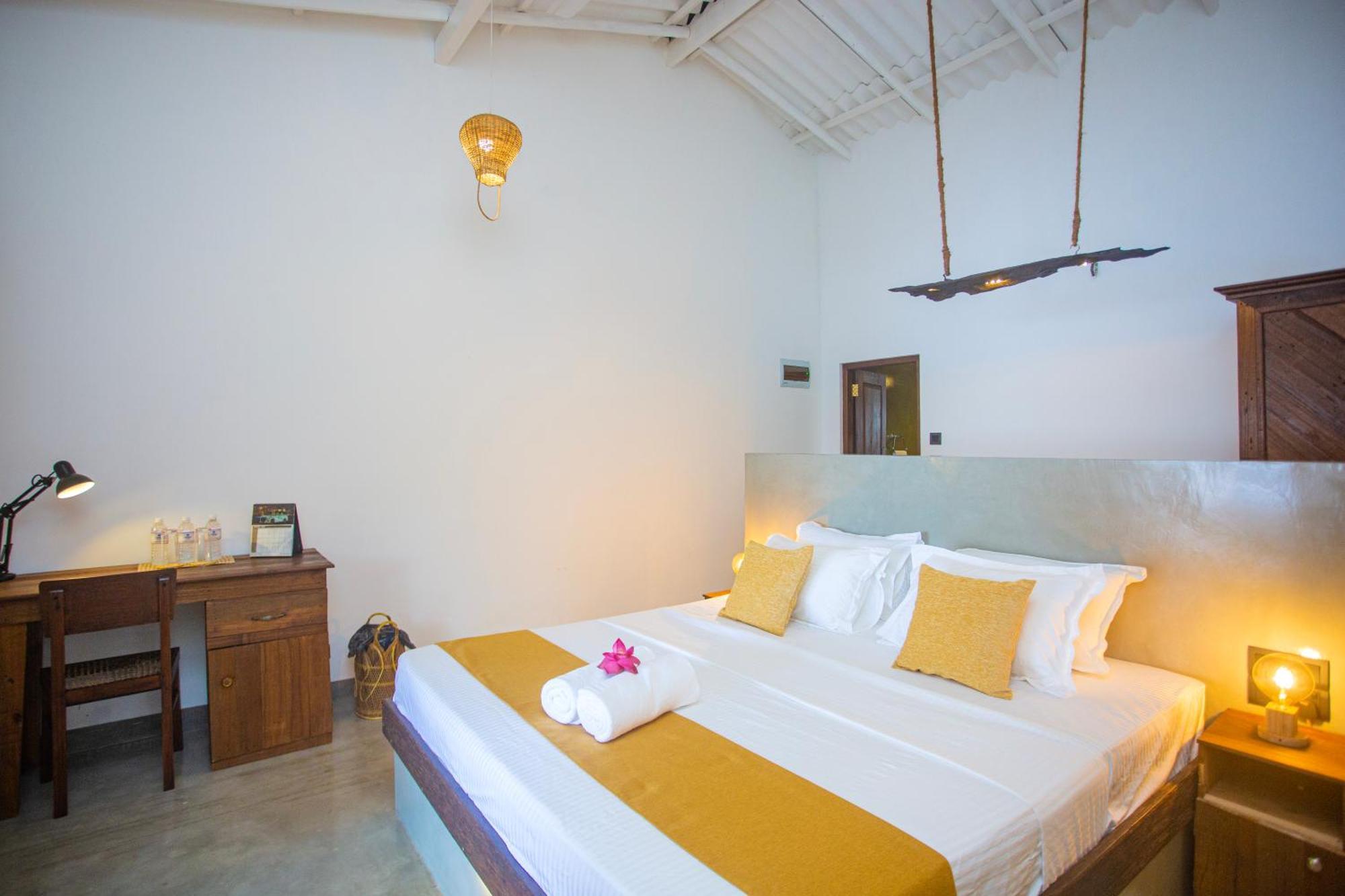 Aki Luna Lagoon Resort Hikkaduwa Esterno foto