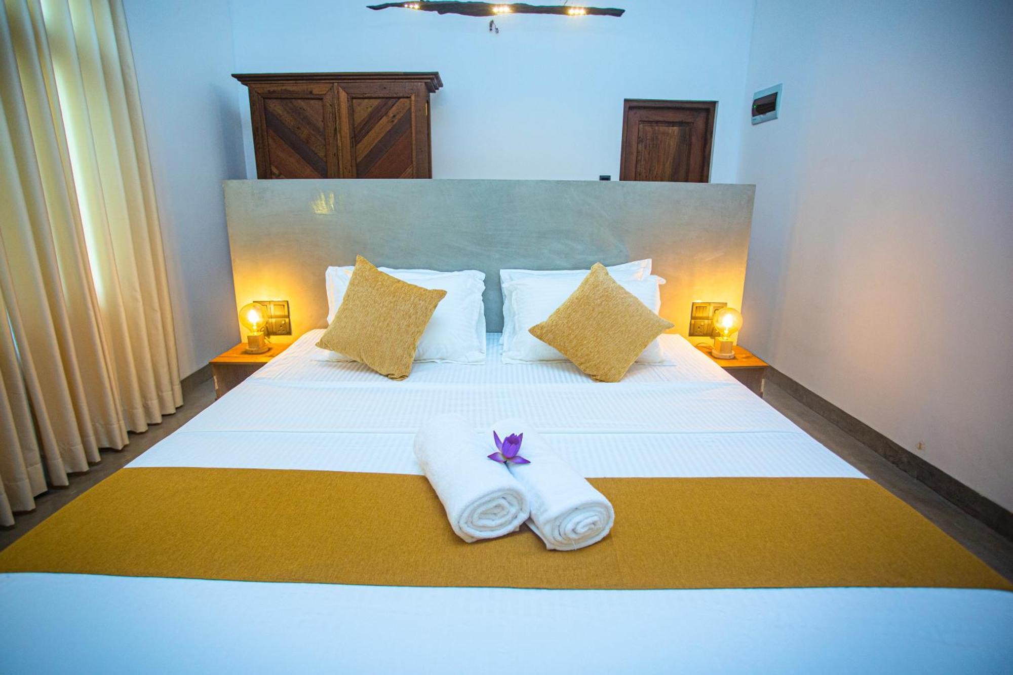 Aki Luna Lagoon Resort Hikkaduwa Esterno foto