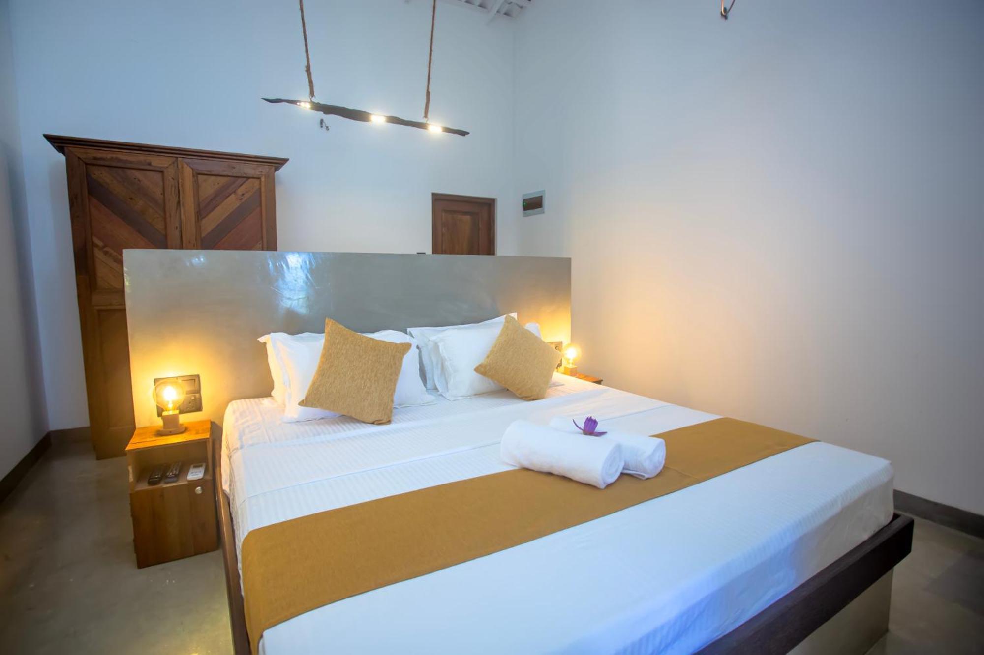 Aki Luna Lagoon Resort Hikkaduwa Esterno foto