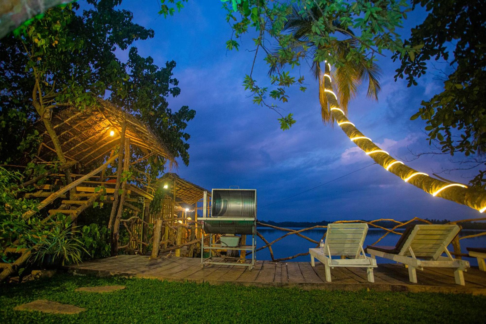 Aki Luna Lagoon Resort Hikkaduwa Esterno foto