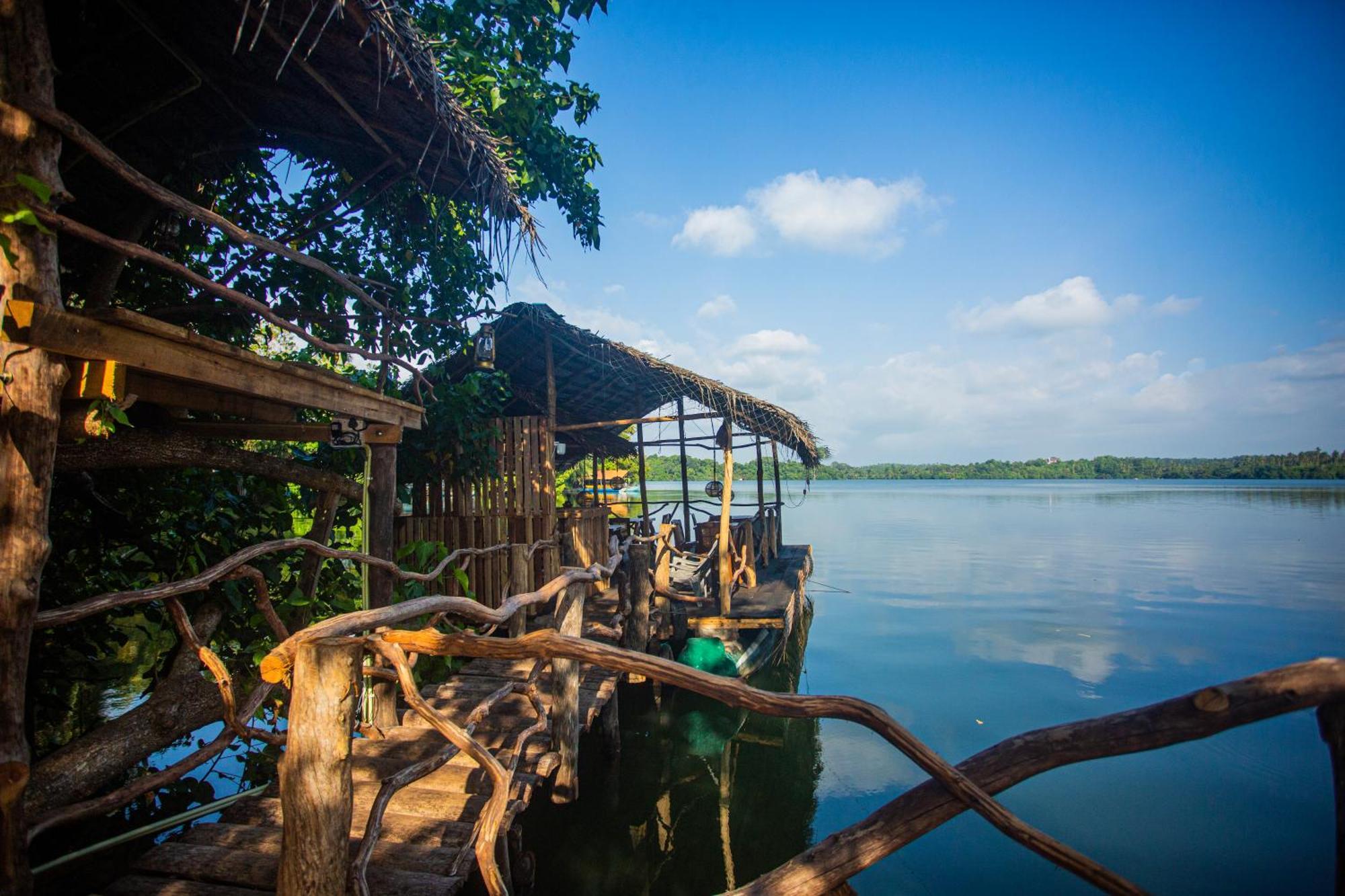 Aki Luna Lagoon Resort Hikkaduwa Esterno foto