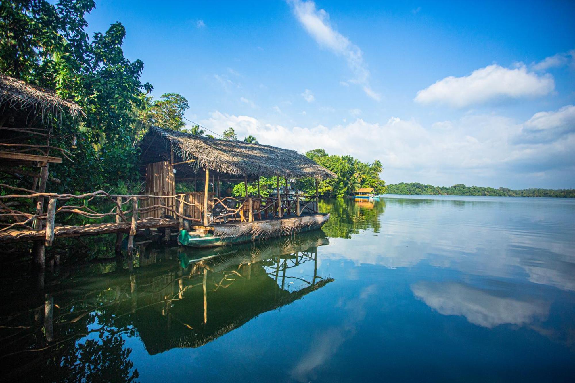 Aki Luna Lagoon Resort Hikkaduwa Esterno foto
