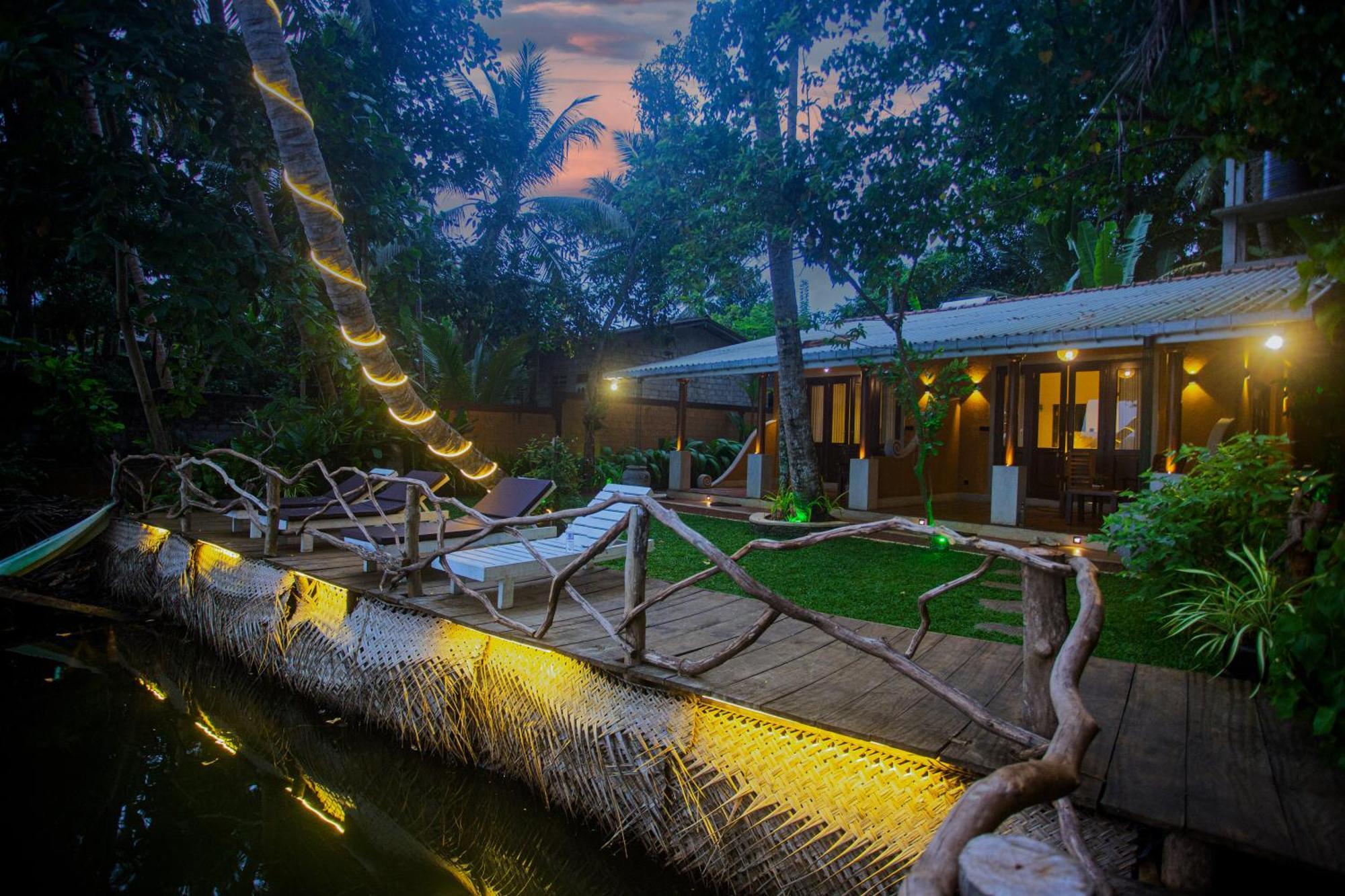 Aki Luna Lagoon Resort Hikkaduwa Esterno foto