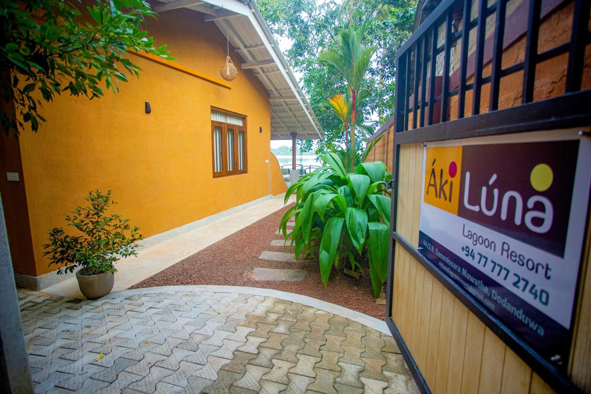 Aki Luna Lagoon Resort Hikkaduwa Esterno foto
