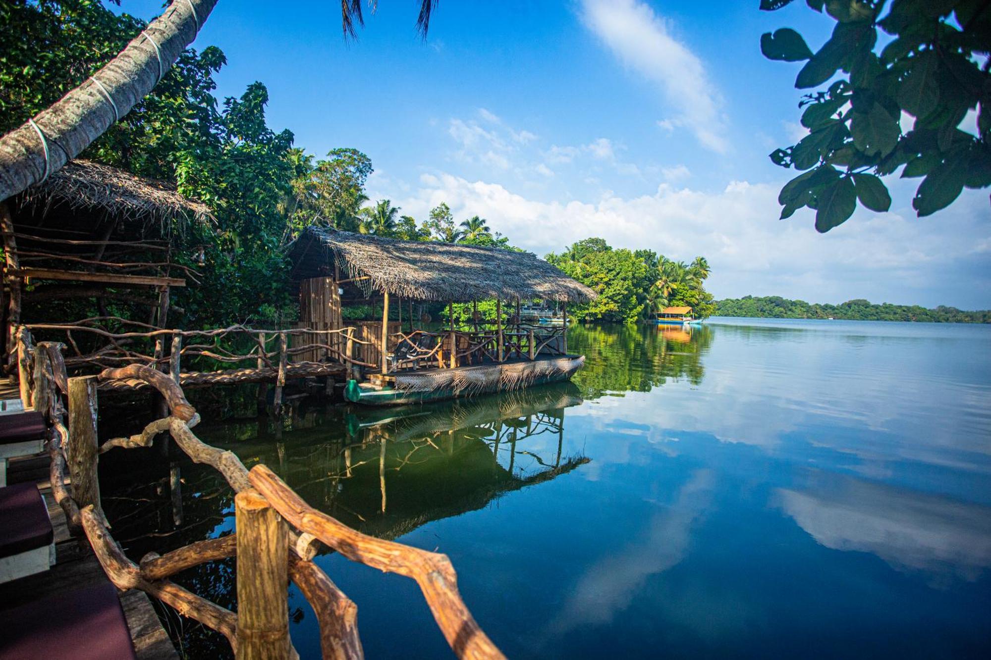 Aki Luna Lagoon Resort Hikkaduwa Esterno foto