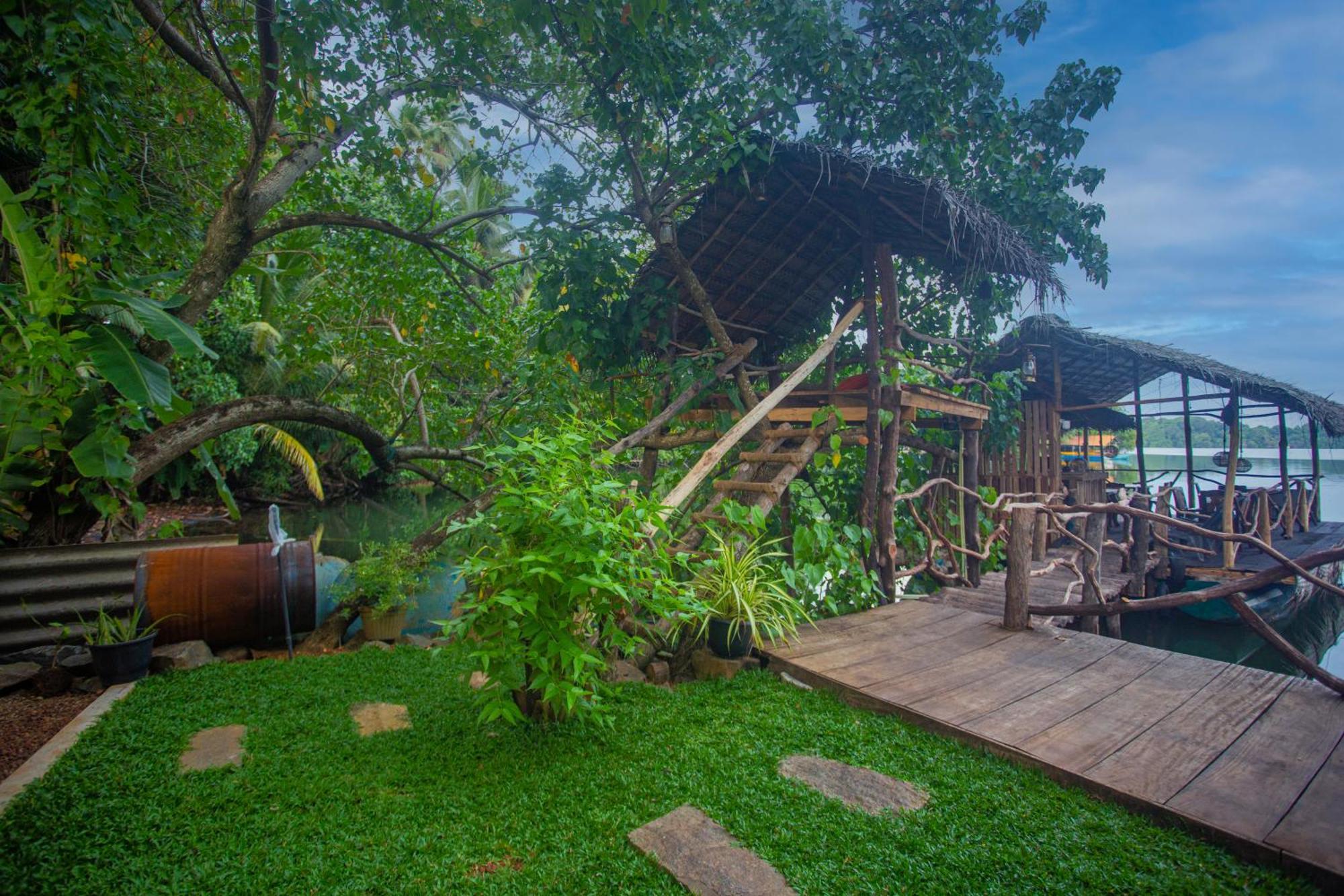 Aki Luna Lagoon Resort Hikkaduwa Esterno foto