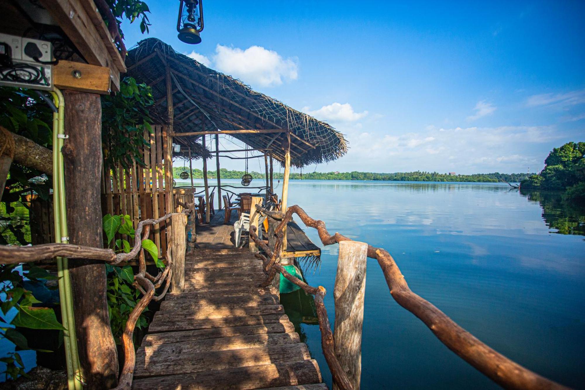 Aki Luna Lagoon Resort Hikkaduwa Esterno foto