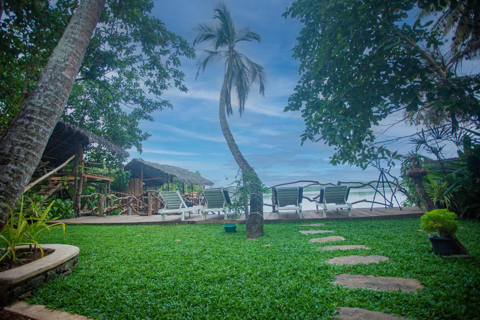 Aki Luna Lagoon Resort Hikkaduwa Esterno foto