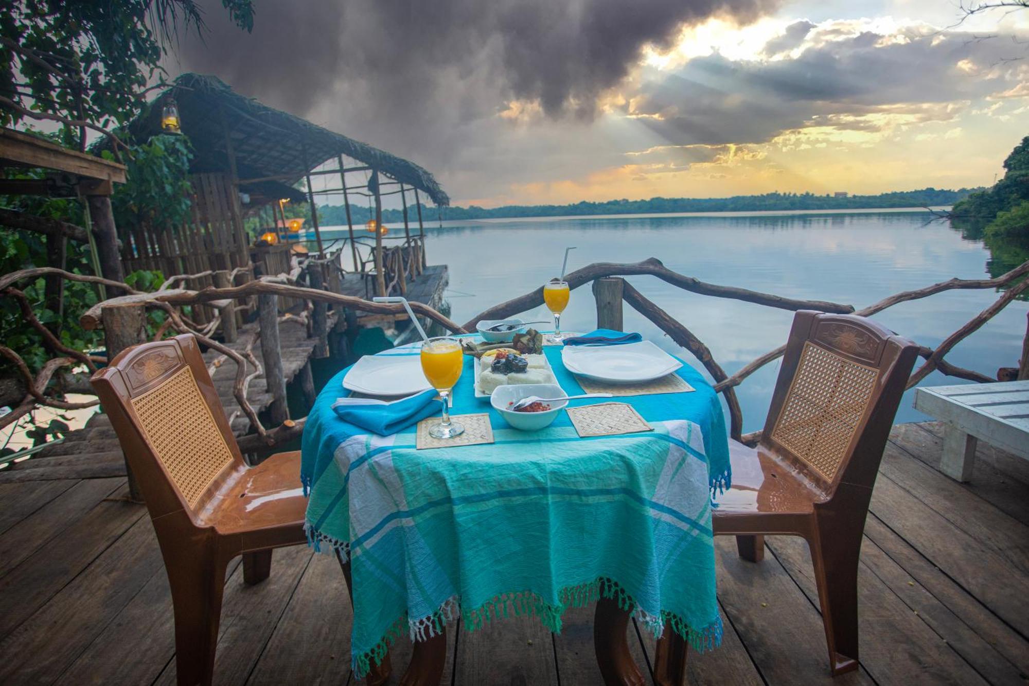 Aki Luna Lagoon Resort Hikkaduwa Esterno foto